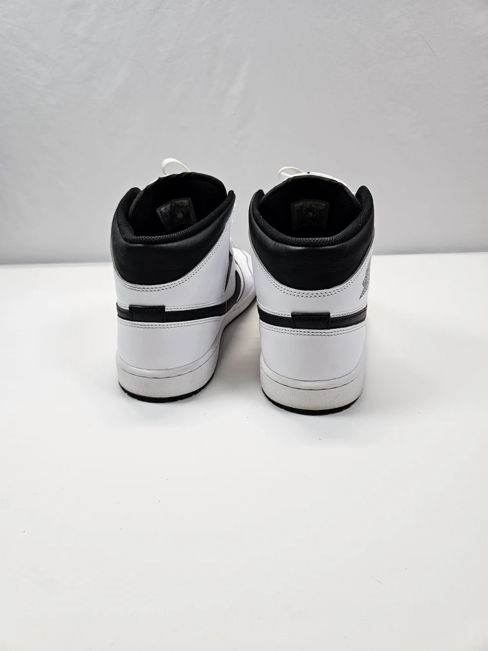 Nike Air Jordan 1 Mid White Black Reverse Panda Stormtrooper 10.5 DQ8426-132 OG